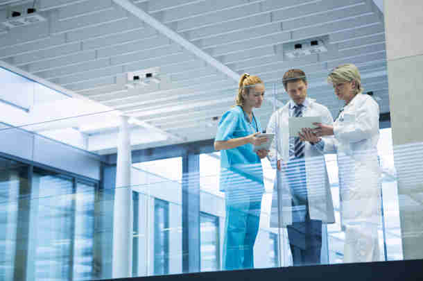 Zo beschermt u uw zorginstelling tegen cyberincidenten  Zo beschermt u uw zorginstelling tegen cyberincidenten