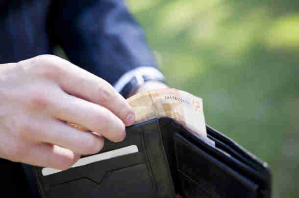 Marketingmanager ziet het plafond van zijn salarisschaal dichterbij komen Marketingmanager ziet het plafond van zijn salarisschaal dichterbij komen