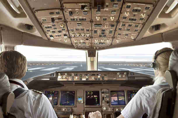 Gezagvoerder of steward? piloten-in-cockpit